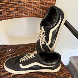 Classic Black and White Men's Sneakers